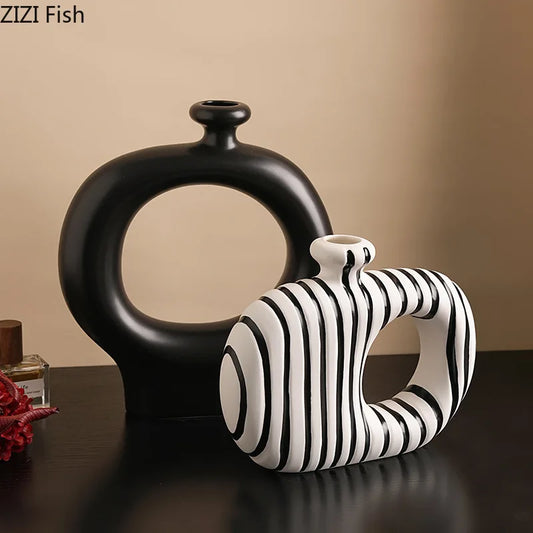 Moderne Keramikvase mit Zebra-Struktur