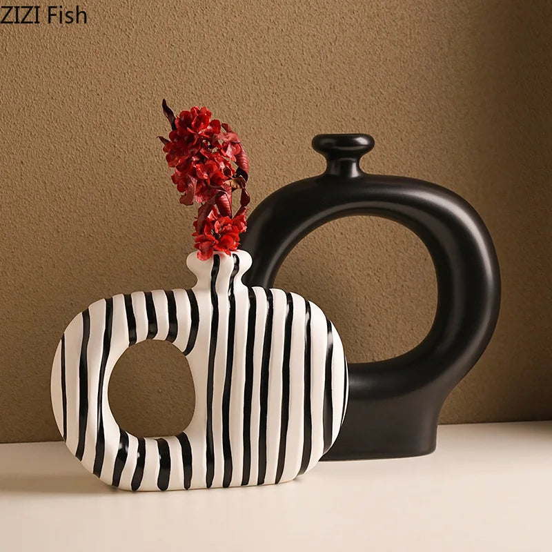 Moderne Keramikvase mit Zebra-Struktur