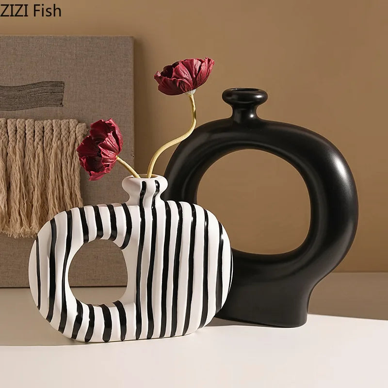 Moderne Keramikvase mit Zebra-Struktur